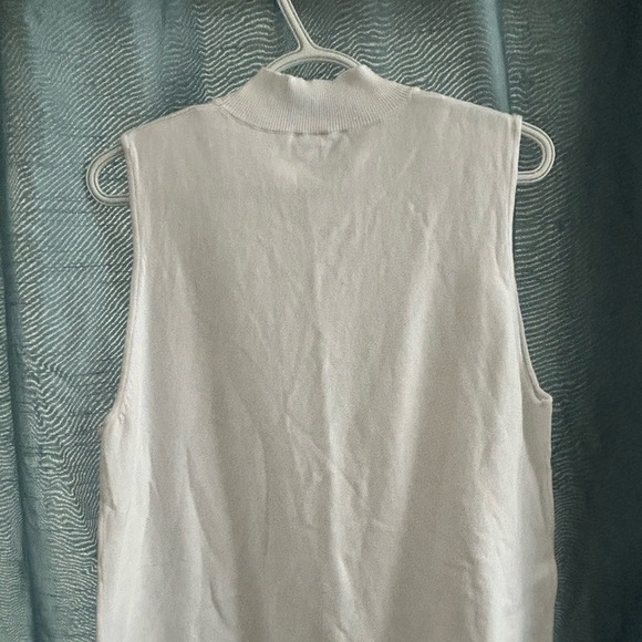 Blue Sky Women's White Muscle Tee- XL - turtle neck- new or like new - Picture 8 of 9